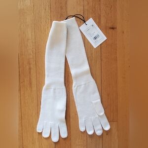 Theory White Knit Gloves
